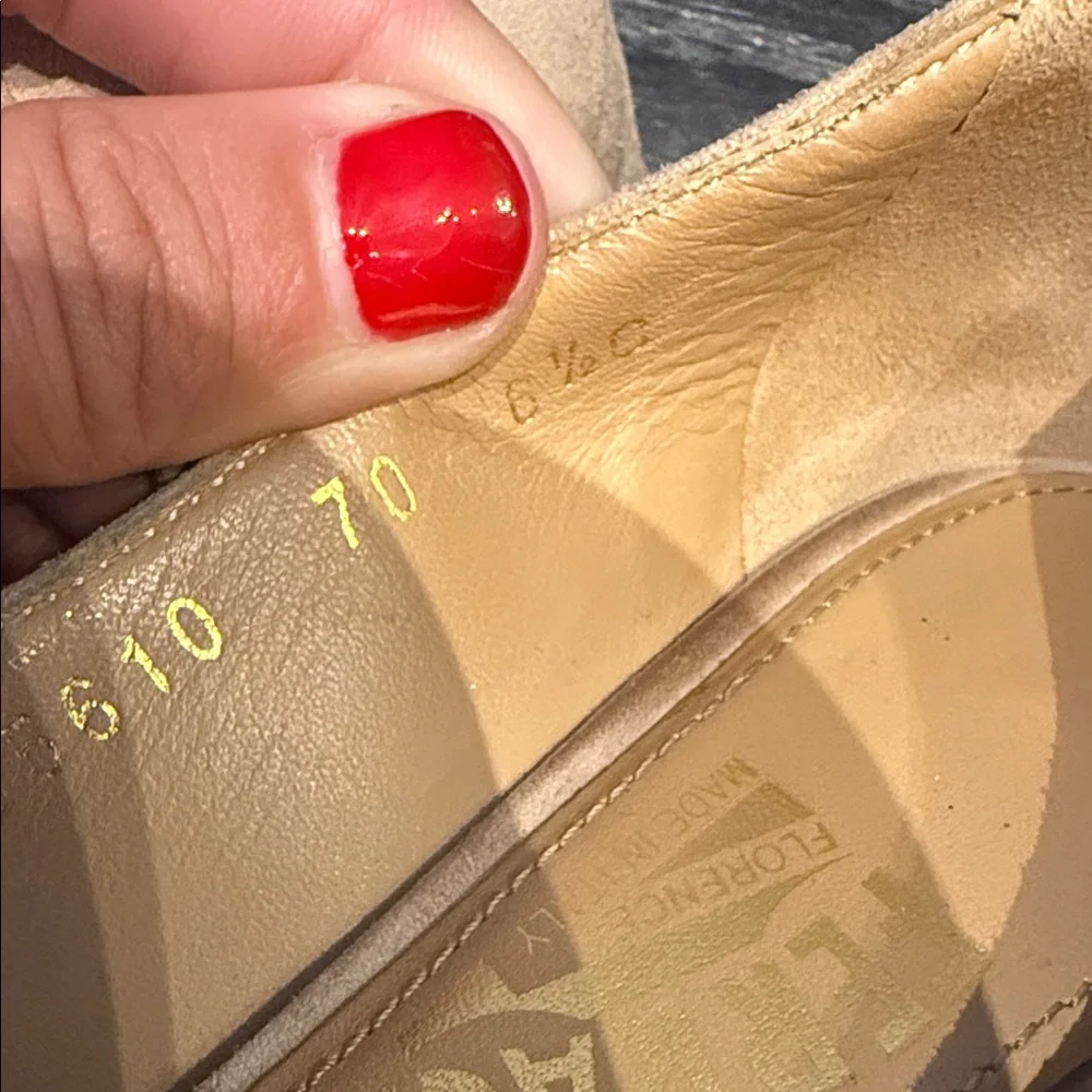 Salvatore Ferragamo Women's Beige Suede Heels sz 6.5 - Picture 15 of 17